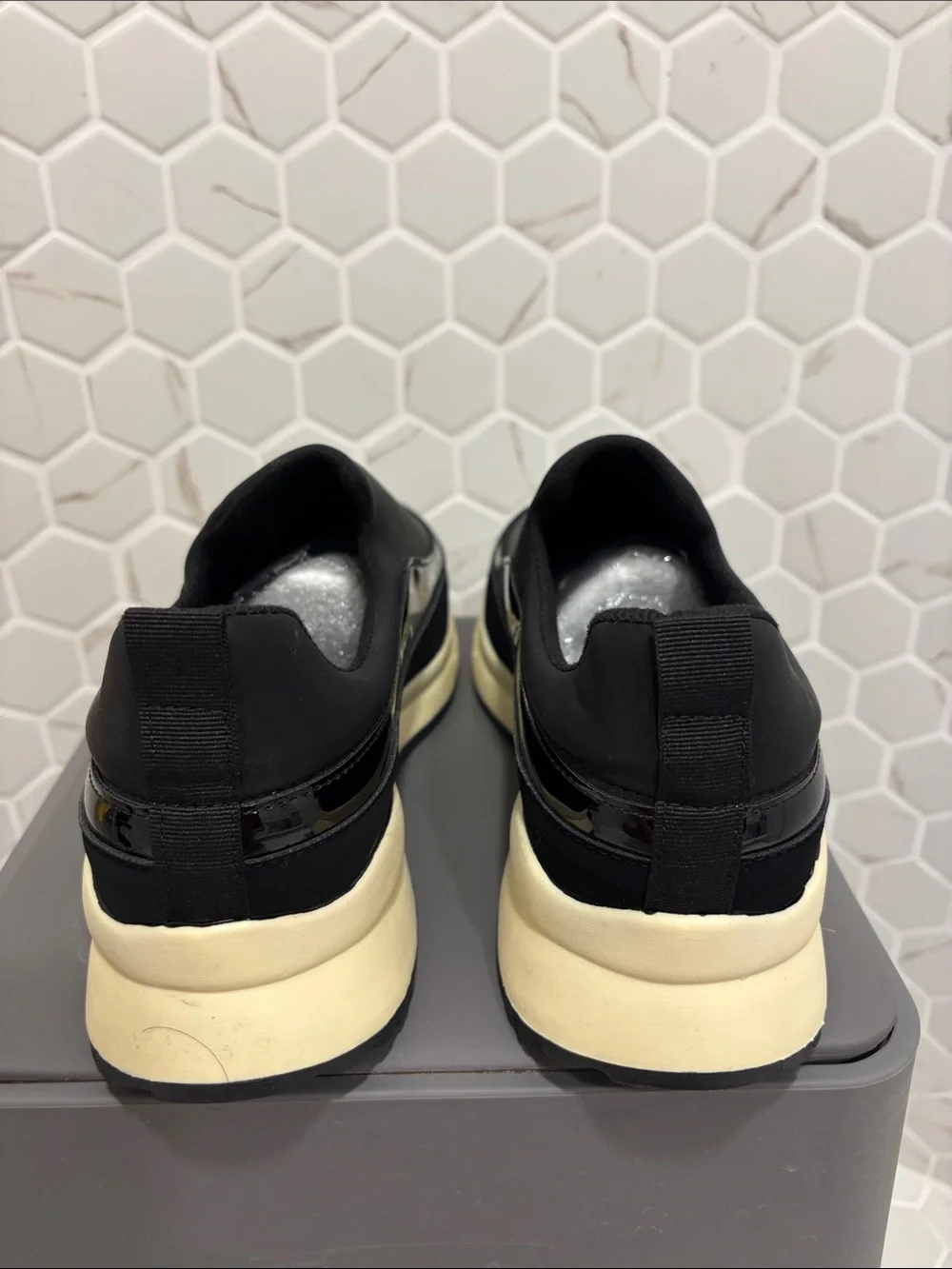 Black H Logo Slip-On Loafers Japan